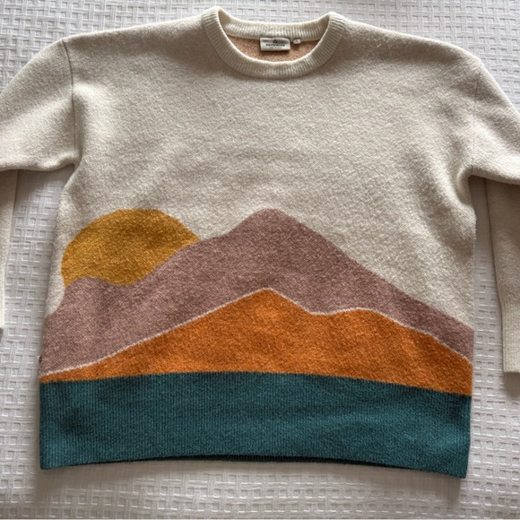 Passenger Sweaters - Elegant Mountain Landscape Sweater